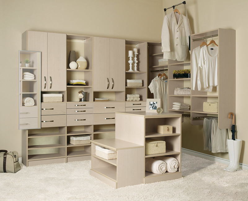 Custom closet storage solutions